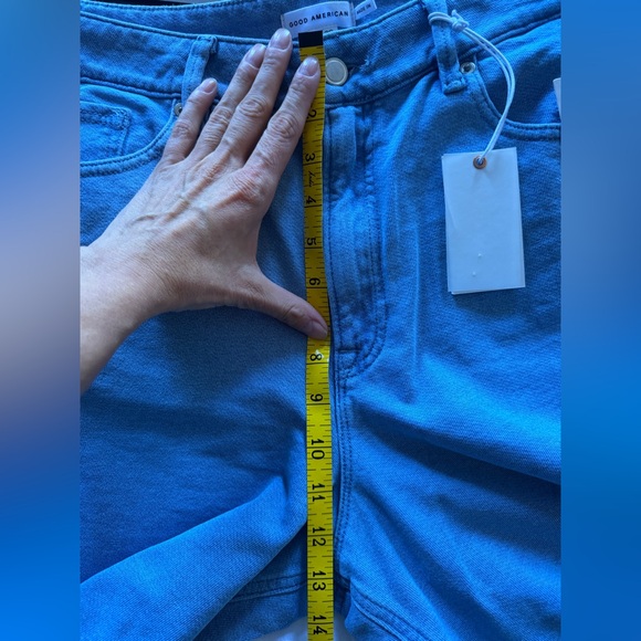 Nwt Good American 
Jeanius Good Ease Bermuda Shorts size 10 - Picture 10 of 10